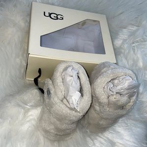 Uggs toddler footies. Size 4/5